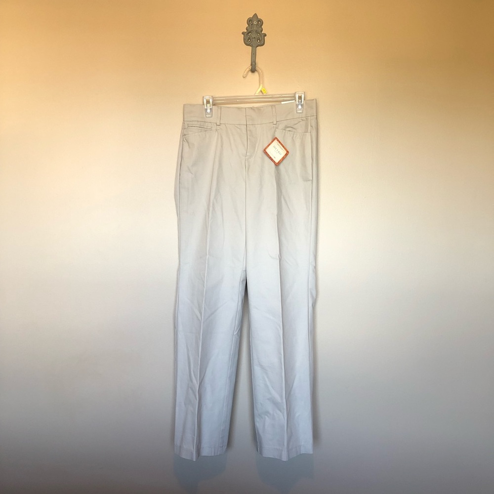 Dockers size 8. 121
